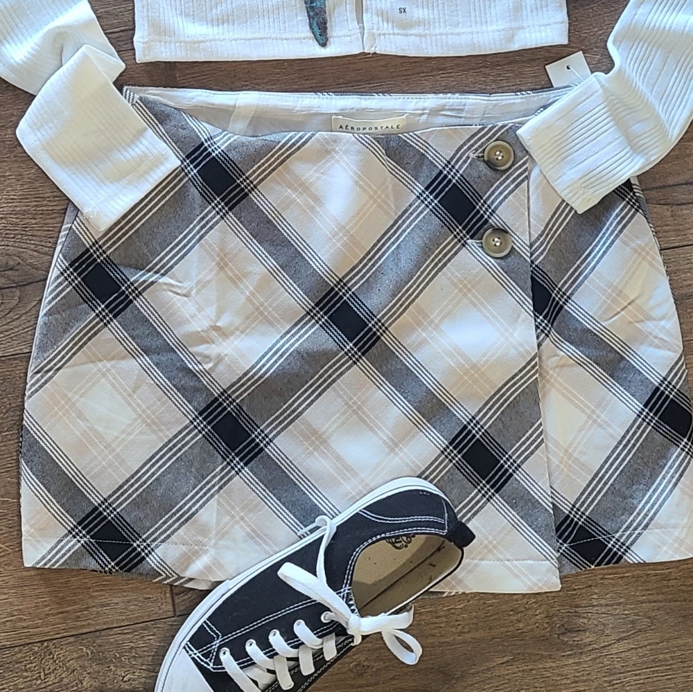 NWT'S - AEROPOSTALE - Super Cute Black/Tan Plaid Short Wrap Skirt- Sizes S & L.